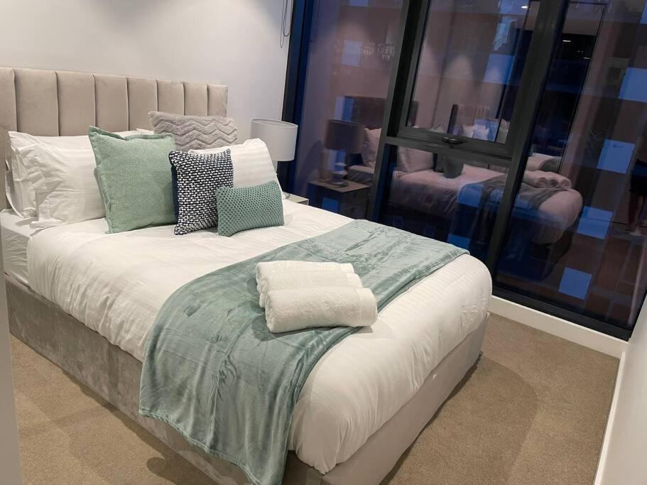 Modern 3 Bedroom Apartment In Southbank Melbourne Exterior photo