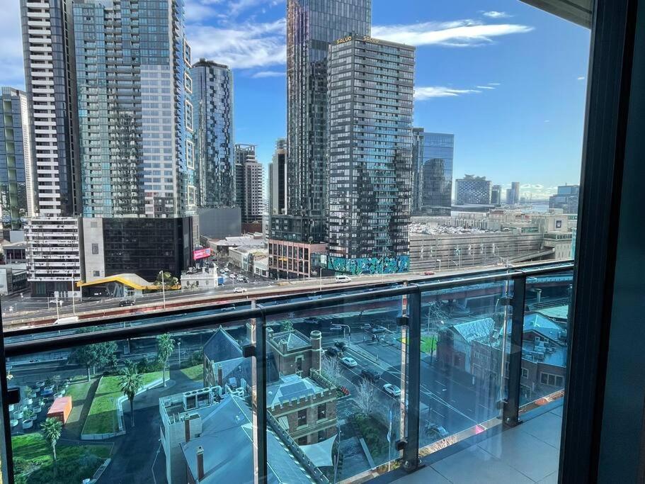 Modern 3 Bedroom Apartment In Southbank Melbourne Exterior photo