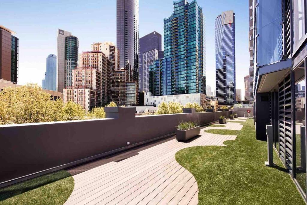 Modern 3 Bedroom Apartment In Southbank Melbourne Exterior photo