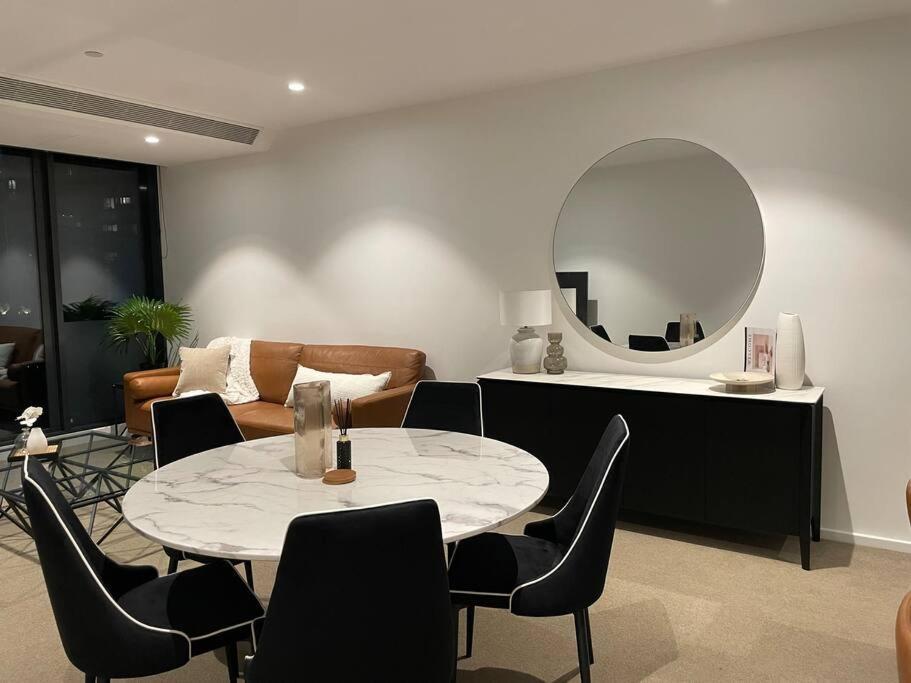 Modern 3 Bedroom Apartment In Southbank Melbourne Exterior photo