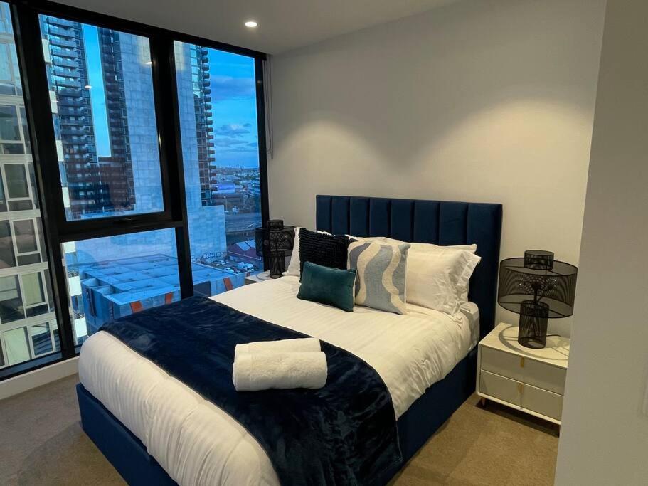 Modern 3 Bedroom Apartment In Southbank Melbourne Exterior photo
