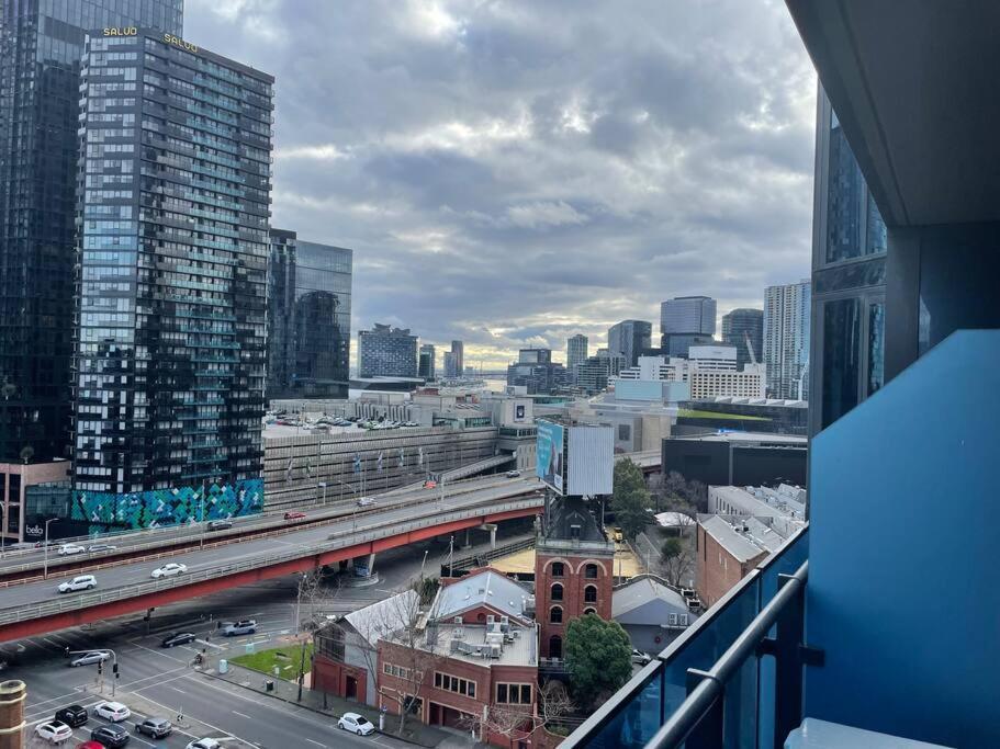 Modern 3 Bedroom Apartment In Southbank Melbourne Exterior photo