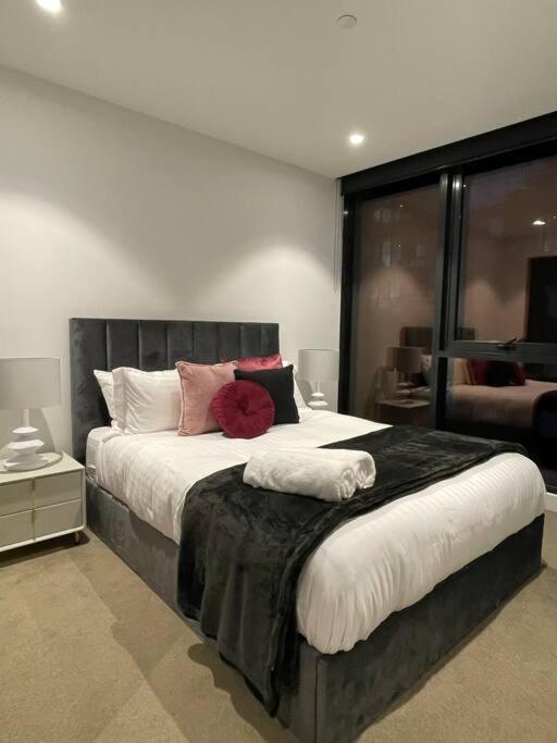 Modern 3 Bedroom Apartment In Southbank Melbourne Exterior photo