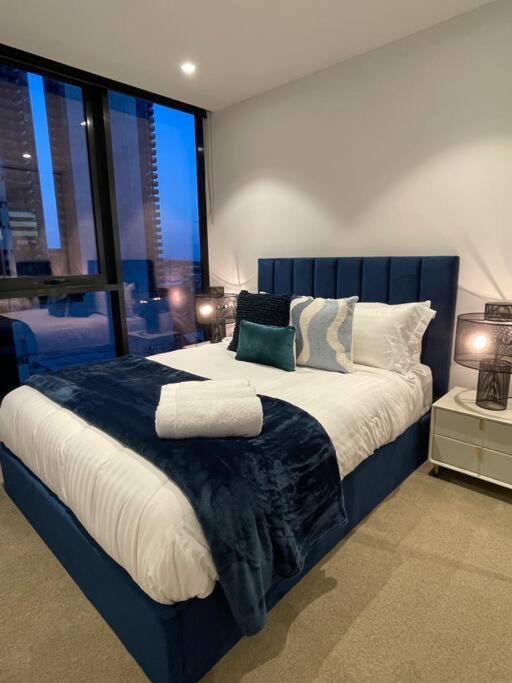Modern 3 Bedroom Apartment In Southbank Melbourne Exterior photo