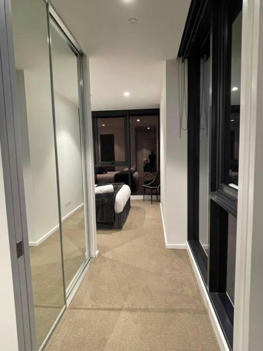 Modern 3 Bedroom Apartment In Southbank Melbourne Exterior photo